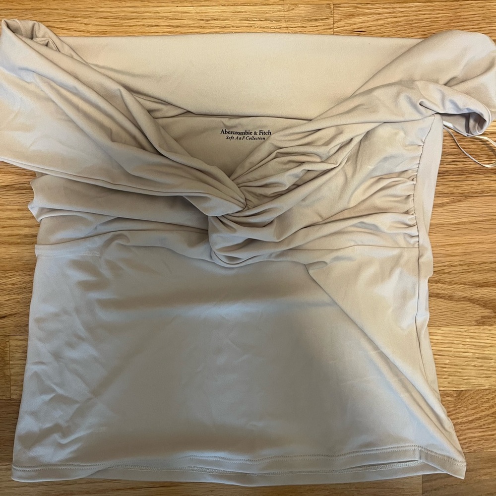 Abercrombie & Fitch Elegant Off-Shoulder Twist Top